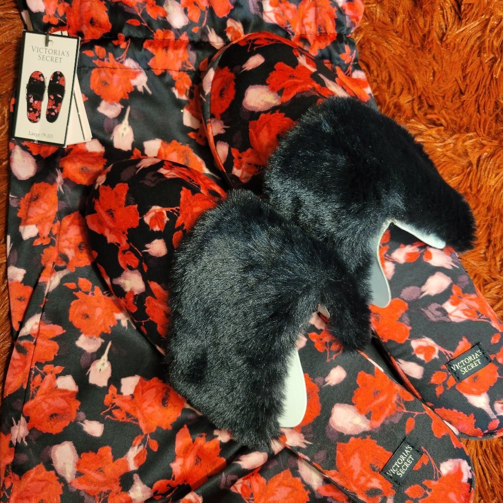 Vintage Victoria Secret brand new slippers with tags and bag